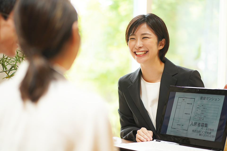 不動産事務から営業職は可能？若手がキャリアチェンジに成功する方法とポイント
